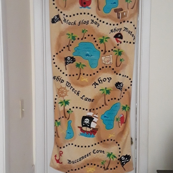 Malibu Pirate Ahoy Plush Beach Towel NEW - Picture 1 of 2